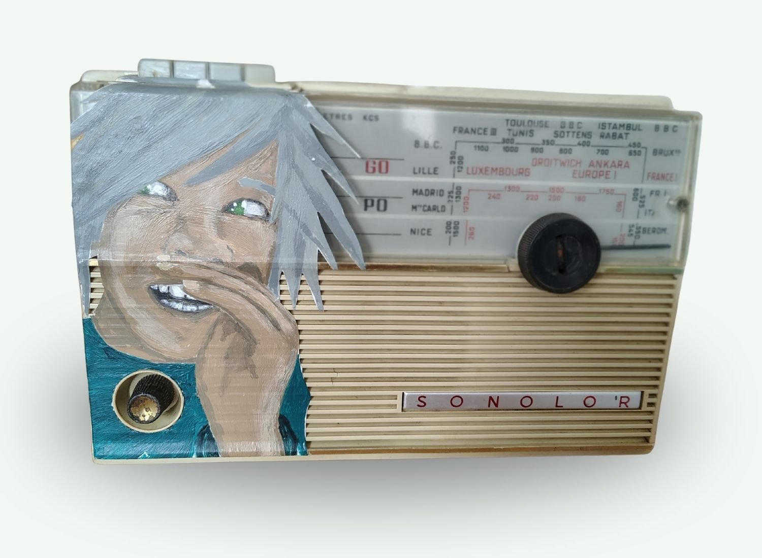 Une radio mémo avec une radio vintage upcyclée